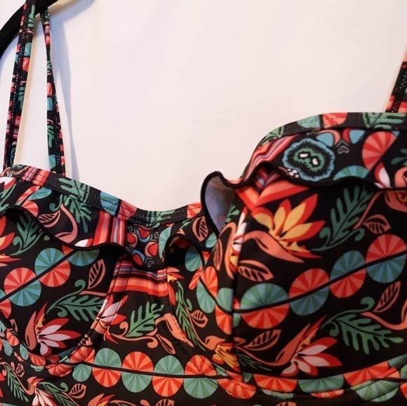 NWT Underwire one-piece ruffles Swimsuit size 8 - Picture 2 of 8